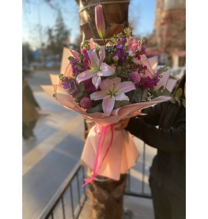 lilyumlu pembe güllü buket